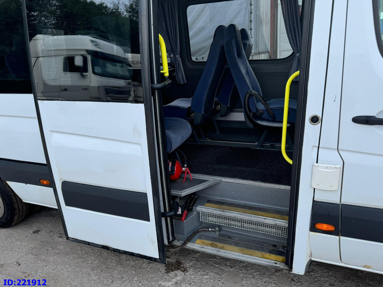MERCEDES-BENZ Sprinter 518 VIP 17-Place - Minibus, Passenger van: picture 5 MERCEDES-BENZ Sprinter 518 VIP 17-Place - Minibus, Passenger van: picture 5