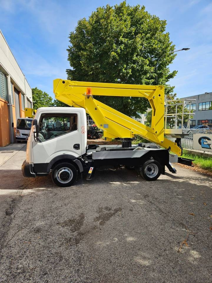 Palfinger P 200 A - Truck mounted aerial platform: picture 1 Palfinger P 200 A - Truck mounted aerial platform: picture 1