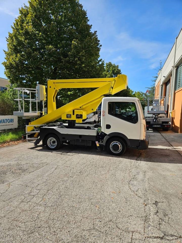 Palfinger P 200 A - Truck mounted aerial platform: picture 3 Palfinger P 200 A - Truck mounted aerial platform: picture 3