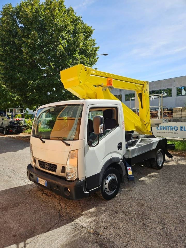 Palfinger P 200 A - Truck mounted aerial platform: picture 2 Palfinger P 200 A - Truck mounted aerial platform: picture 2