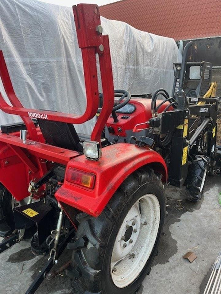 Dong feng DF304 - Compact tractor: picture 2 Dong feng DF304 - Compact tractor: picture 2