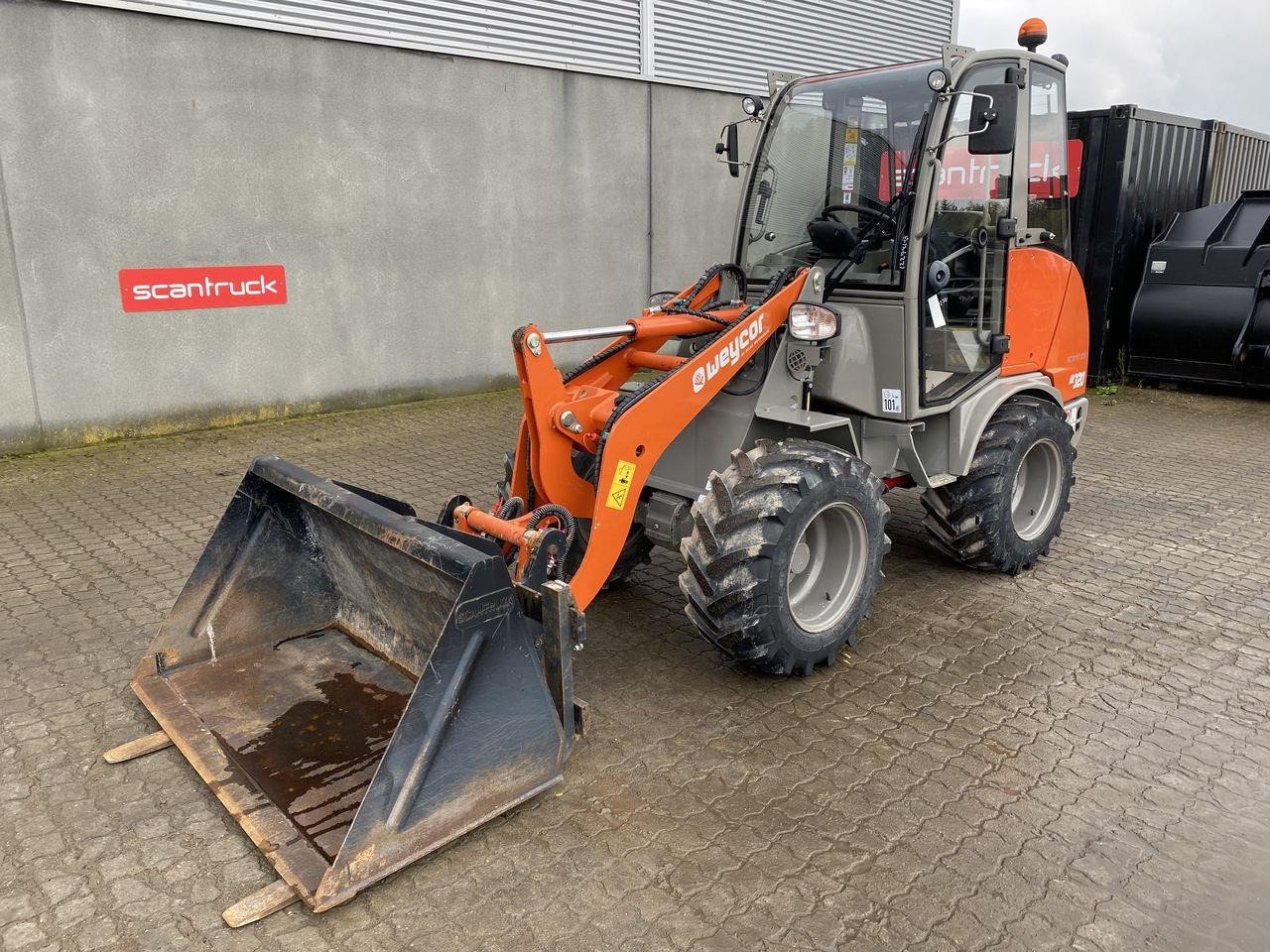 Compact loader Weycor AR320 CAB: picture 1