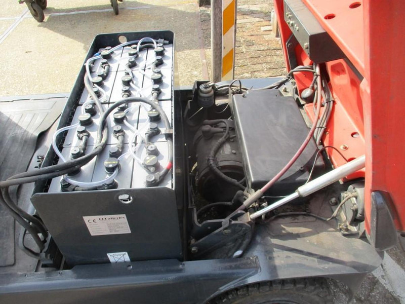 Tow tractor Linde P 60: picture 8