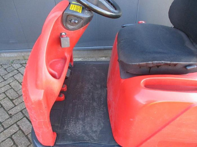 Linde P 60 - Tow tractor: picture 5 Linde P 60 - Tow tractor: picture 5