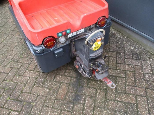 Linde P 60 - Tow tractor: picture 4 Linde P 60 - Tow tractor: picture 4