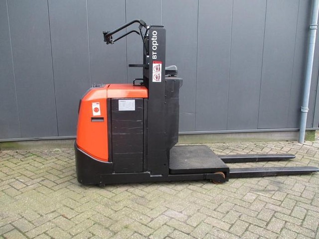 Toyota OSE 100W - Order picker: picture 1 Toyota OSE 100W - Order picker: picture 1