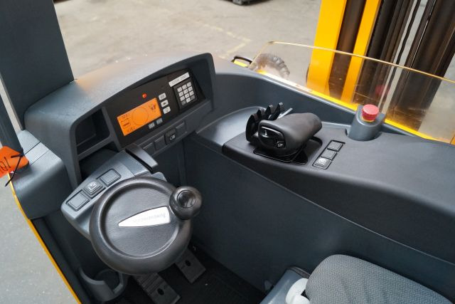 Jungheinrich ETV320 - Reach truck: picture 3 Jungheinrich ETV320 - Reach truck: picture 3