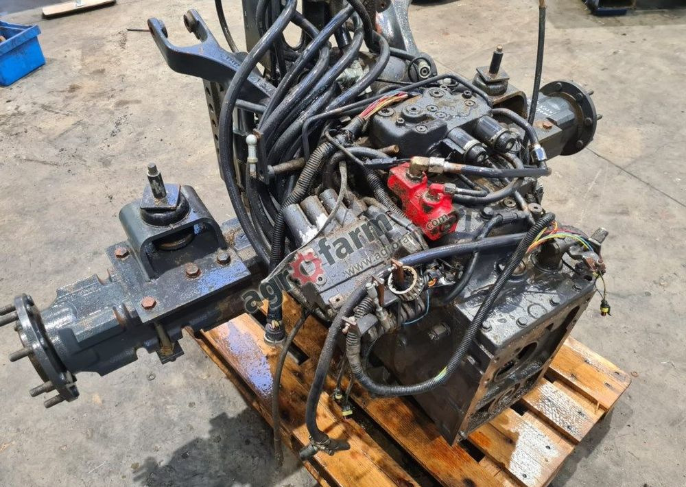 Skrzynia biegów, most tylny McCormick CX 105 xtra - Gearbox: picture 4 Skrzynia biegów, most tylny McCormick CX 105 xtra - Gearbox: picture 4