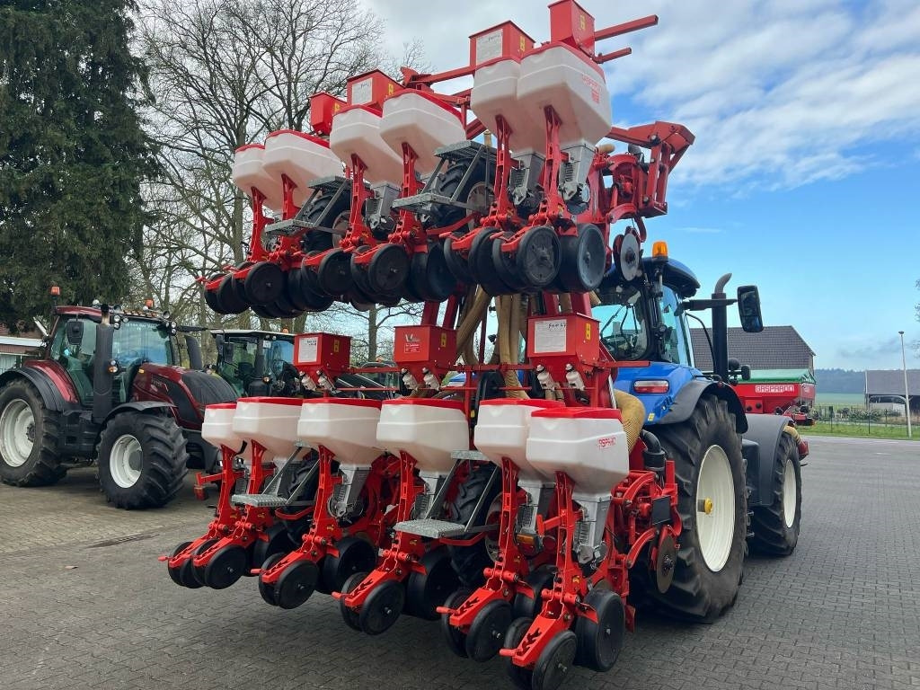 Gaspardo Manta XL 12Rij + fronttank - Seed drill: picture 4 Gaspardo Manta XL 12Rij + fronttank - Seed drill: picture 4