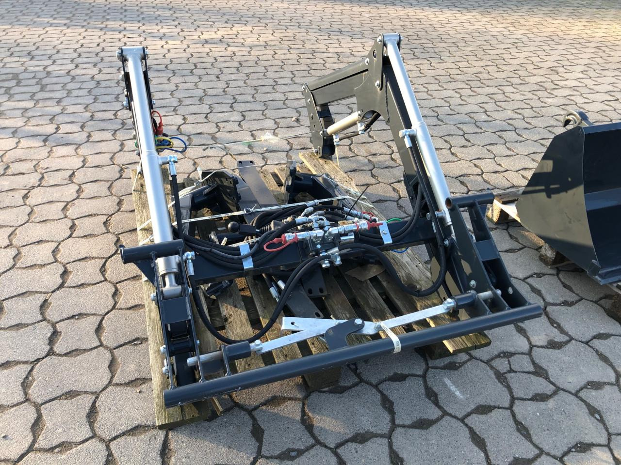 Solis PADAGAS FL200P Frontlader - Attachment: picture 2 Solis PADAGAS FL200P Frontlader - Attachment: picture 2