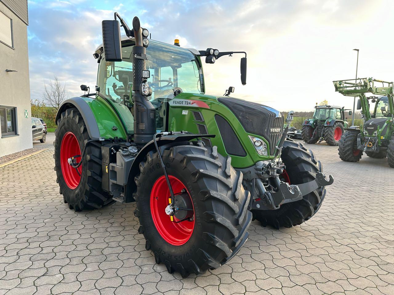 Fendt 724 Vario S4ProfiPlus - Farm tractor: picture 3 Fendt 724 Vario S4ProfiPlus - Farm tractor: picture 3