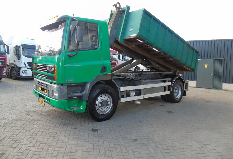 DAF CF 85.330 + EURO 2 + MANUAL + SPRING + 6 CYL - Hook lift truck: picture 3 DAF CF 85.330 + EURO 2 + MANUAL + SPRING + 6 CYL - Hook lift truck: picture 3