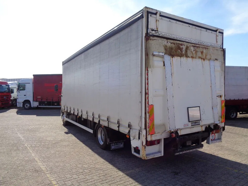 Curtainsider truck DAF LF55.180 + MANUAL + LIFT: picture 9 Curtainsider truck DAF LF55.180 + MANUAL + LIFT: picture 9