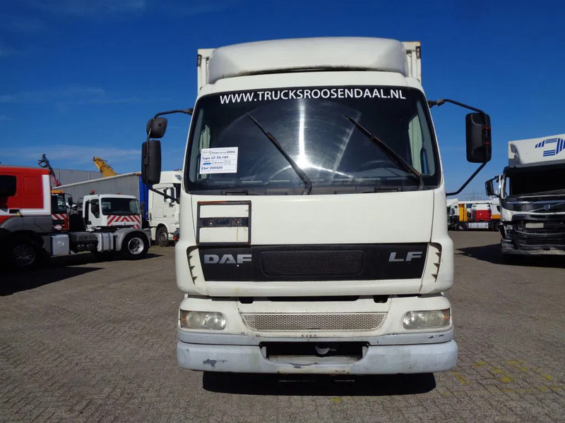 DAF LF55.180 + MANUAL + LIFT - Curtainsider truck: picture 2 DAF LF55.180 + MANUAL + LIFT - Curtainsider truck: picture 2