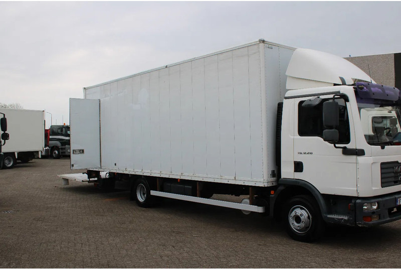 MAN TGL 12.210 + LIFT + MANUAL - Box truck: picture 3 MAN TGL 12.210 + LIFT + MANUAL - Box truck: picture 3