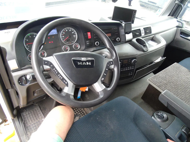 Autotransporter truck MAN TGM 15.250 + EURO 6 + WINCH + PERFECT CONDITION: picture 8