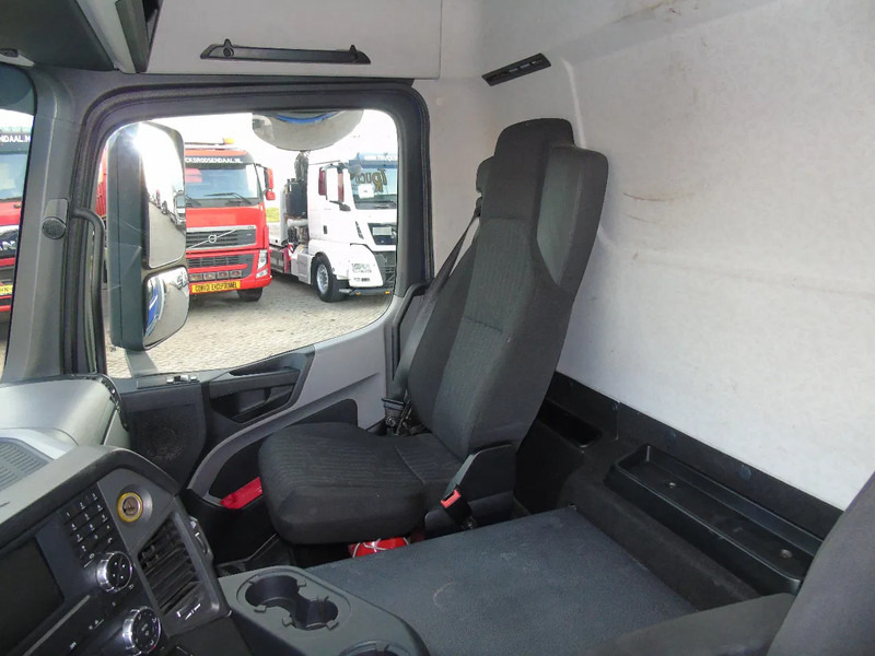 Refrigerator truck Mercedes-Benz Antos 1932 + EURO 6 + CARRIER + LIFT: picture 8 Refrigerator truck Mercedes-Benz Antos 1932 + EURO 6 + CARRIER + LIFT: picture 8