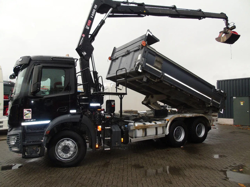 Mercedes-Benz Arocs 2643 + HIAB HIDUO 188B-3 + 6X4 + 3 SIDE TIPPER + REMOTE - Tipper, Crane truck: picture 4 Mercedes-Benz Arocs 2643 + HIAB HIDUO 188B-3 + 6X4 + 3 SIDE TIPPER + REMOTE - Tipper, Crane truck: picture 4