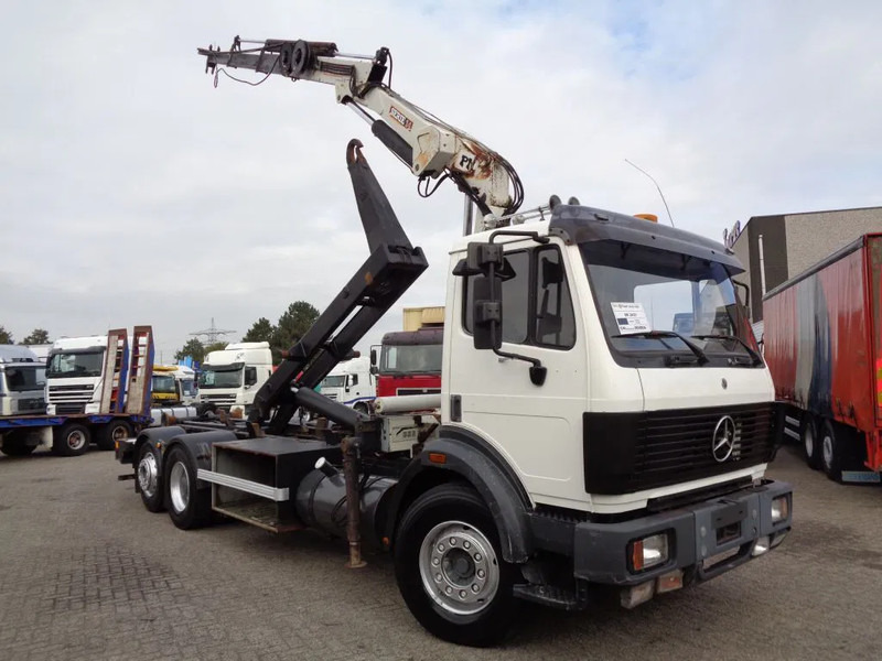 Mercedes-Benz SK 2433 SK 2433 + Semi-Auto + PTO + PM Serie 14 Crane + 3 pedals - Crane truck: picture 3 Mercedes-Benz SK 2433 SK 2433 + Semi-Auto + PTO + PM Serie 14 Crane + 3 pedals - Crane truck: picture 3