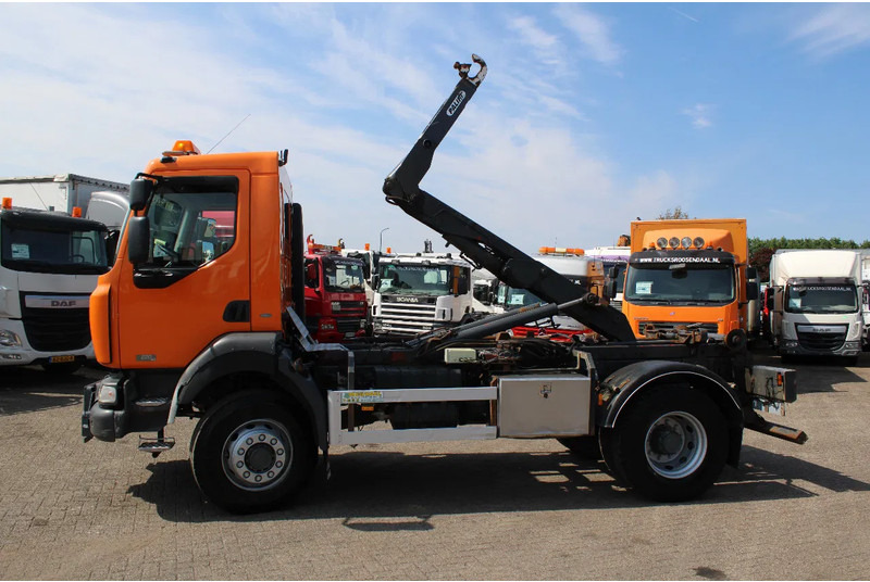 Renault Midliner 220 DCI + 4X4 + MANUAL + HOOK - Hook lift truck: picture 2 Renault Midliner 220 DCI + 4X4 + MANUAL + HOOK - Hook lift truck: picture 2