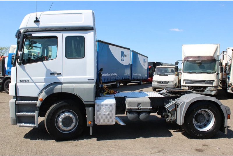 Mercedes-Benz Axor 1833 + manual + RETARDER! 122.939 km orginal! perfect condition + EURO 5 - Tractor unit: picture 3 Mercedes-Benz Axor 1833 + manual + RETARDER! 122.939 km orginal! perfect condition + EURO 5 - Tractor unit: picture 3