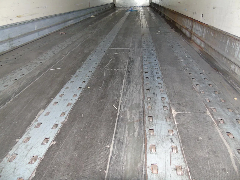 Van Hool ROLLERS + 3x AXLE + 3.04 HEIGHT - Closed box semi-trailer: picture 4 Van Hool ROLLERS + 3x AXLE + 3.04 HEIGHT - Closed box semi-trailer: picture 4