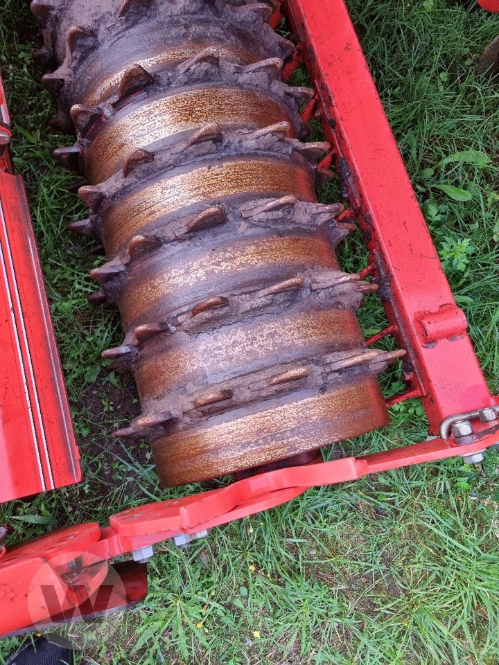 Kuhn HR 303 D + Venta EC 300 - Power harrow: picture 3 Kuhn HR 303 D + Venta EC 300 - Power harrow: picture 3