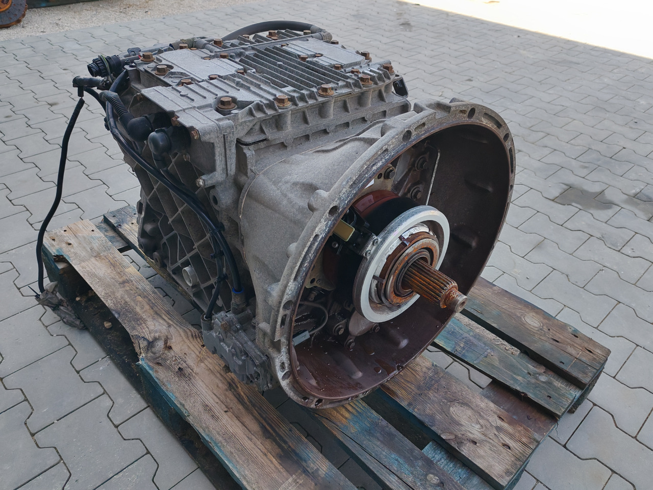 RENAULT VOLVO / AT2412D I-SHIFT / COMPLETE GEARBOX - Gearbox: picture 3 RENAULT VOLVO / AT2412D I-SHIFT / COMPLETE GEARBOX - Gearbox: picture 3