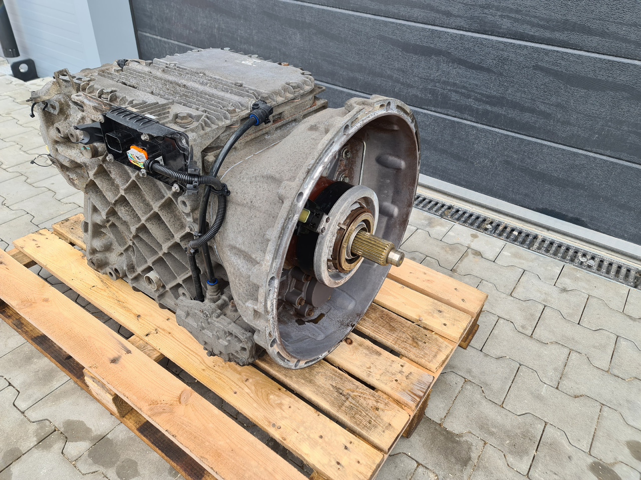 RENAULT VOLVO GEARBOX ISHIFT / AT2412F / WORLDWIDE DELIVERY - Gearbox: picture 3 RENAULT VOLVO GEARBOX ISHIFT / AT2412F / WORLDWIDE DELIVERY - Gearbox: picture 3