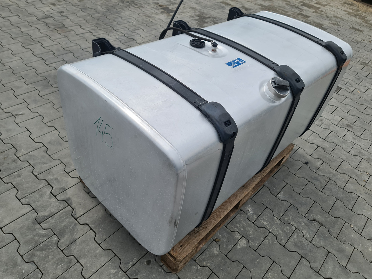 SCANIA FUEL TANK / COMPLETE / 600 LITERS / WORLDWIDE DELIVERY - Fuel tank: picture 2 SCANIA FUEL TANK / COMPLETE / 600 LITERS / WORLDWIDE DELIVERY - Fuel tank: picture 2