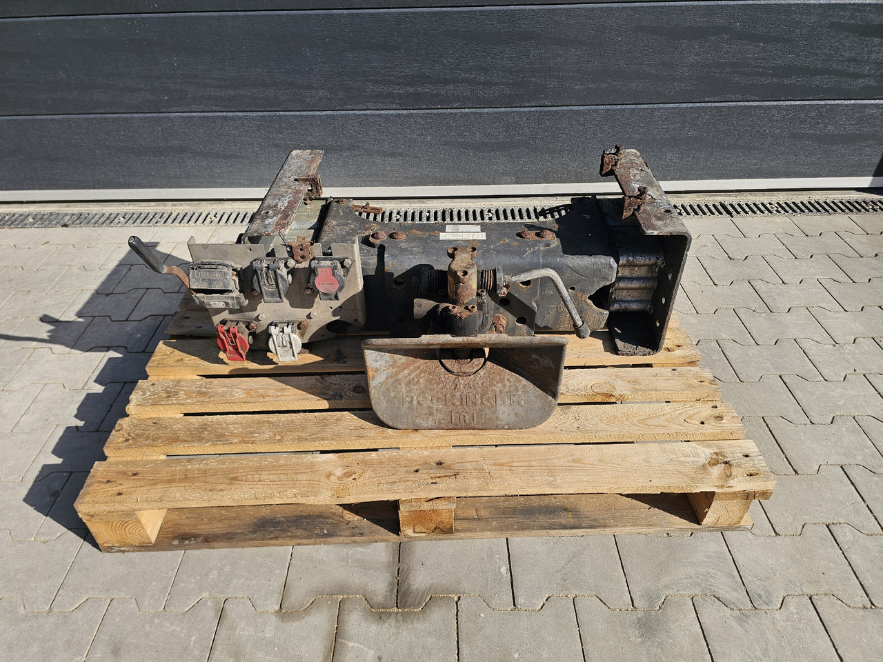 VOLVO FH FM / ROCKINGER TRAILER COUPLING / COMPLETE - Fifth wheel coupling: picture 2 VOLVO FH FM / ROCKINGER TRAILER COUPLING / COMPLETE - Fifth wheel coupling: picture 2