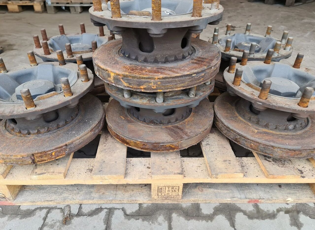 Volvo Piasta przód przednia łożysko duże 68mm 6.8cm VOLVO FH FM FH4 RE Volvo FH FM FH4 RE truck - Wheel hub for Truck: picture 2 Volvo Piasta przód przednia łożysko duże 68mm 6.8cm VOLVO FH FM FH4 RE Volvo FH FM FH4 RE truck - Wheel hub for Truck: picture 2