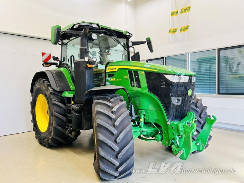 John Deere 7R 330 - Farm tractor: picture 2 John Deere 7R 330 - Farm tractor: picture 2