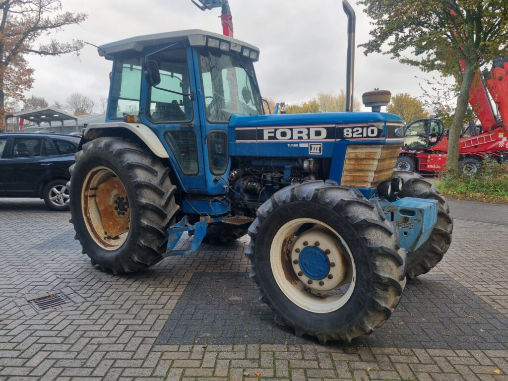 FORD 8210 - Farm tractor: picture 4 FORD 8210 - Farm tractor: picture 4