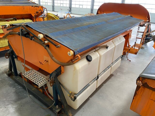 Unimog Salzstreuer Schmidt SAB40-36FR1750 - Sand/ Salt spreader: picture 3 Unimog Salzstreuer Schmidt SAB40-36FR1750 - Sand/ Salt spreader: picture 3