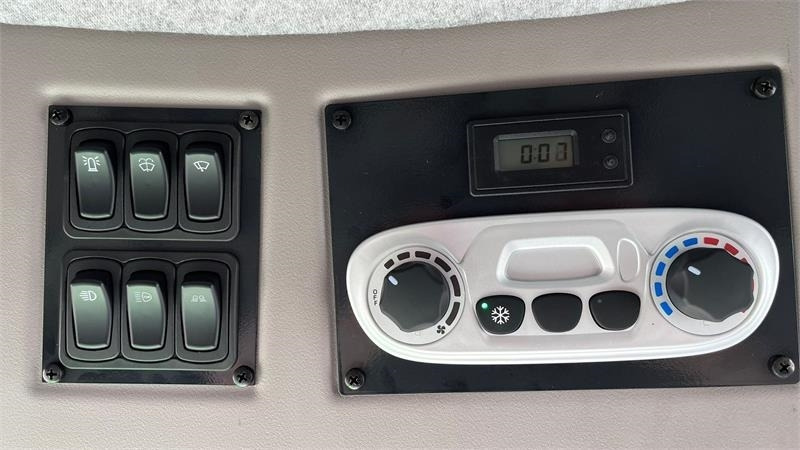 Deutz-fahr C7206 With 24feed - 7.2m header. New and unused Co - Combine harvester: picture 5 Deutz-fahr C7206 With 24feed - 7.2m header. New and unused Co - Combine harvester: picture 5