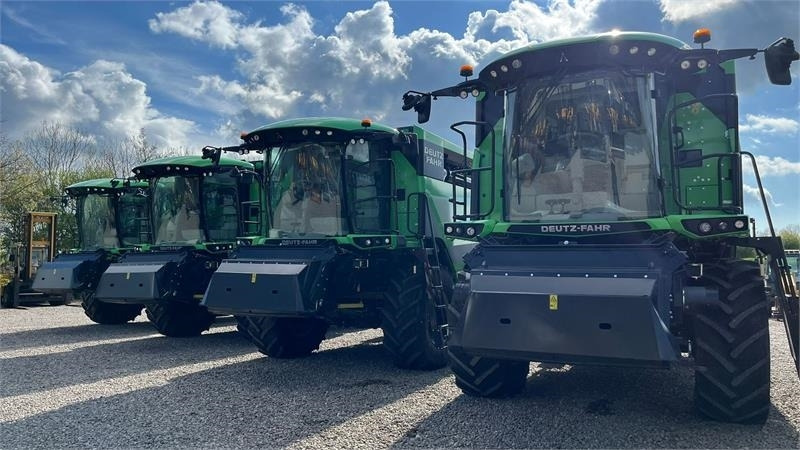 Deutz-fahr C7206 With 24feed - 7.2m header. New and unused Co - Combine harvester: picture 1 Deutz-fahr C7206 With 24feed - 7.2m header. New and unused Co - Combine harvester: picture 1