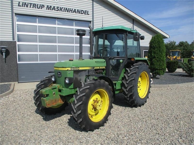 John Deere 2850 TURBO Med nye bagdæk - Farm tractor: picture 2 John Deere 2850 TURBO Med nye bagdæk - Farm tractor: picture 2