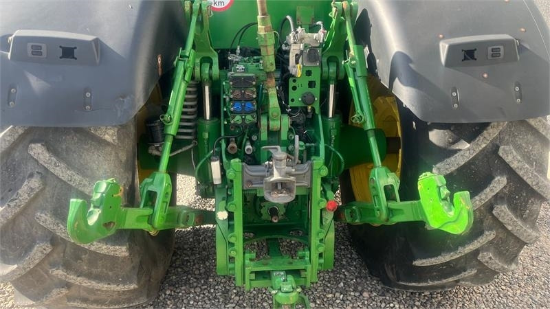 John Deere 8320R - Farm tractor: picture 4 John Deere 8320R - Farm tractor: picture 4