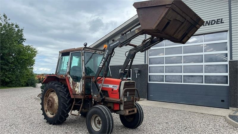 Farm tractor Massey Ferguson 690 Speedshift med frontlæsser: picture 15