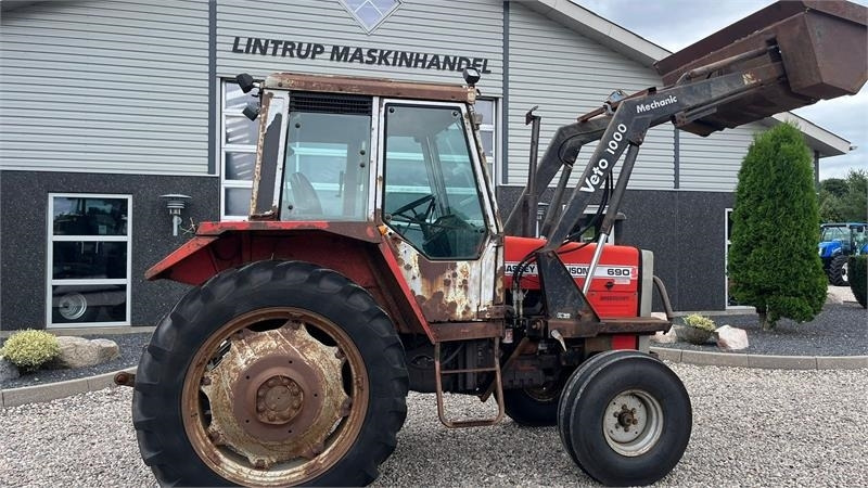 Farm tractor Massey Ferguson 690 Speedshift med frontlæsser: picture 13