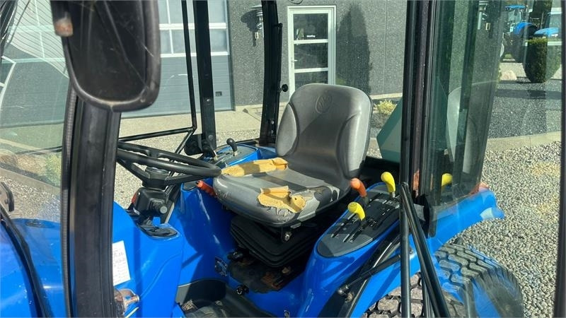 New Holland TC35DA Hydrostat - Farm tractor: picture 5 New Holland TC35DA Hydrostat - Farm tractor: picture 5