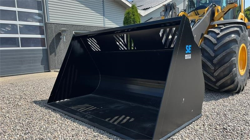 Volvo 4m3 skovl med Volvo beslag på. Den er 2.75m bred - Wheel loader: picture 2 Volvo 4m3 skovl med Volvo beslag på. Den er 2.75m bred - Wheel loader: picture 2