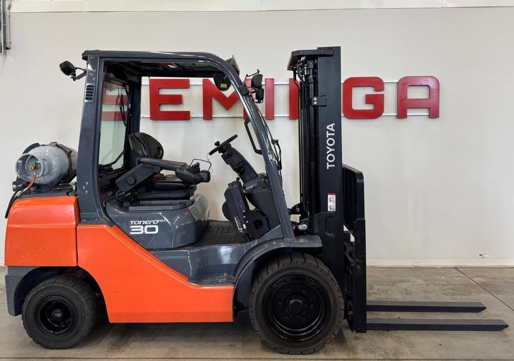 Toyota 10949 06-8FG30F - LPG forklift: picture 2 Toyota 10949 06-8FG30F - LPG forklift: picture 2