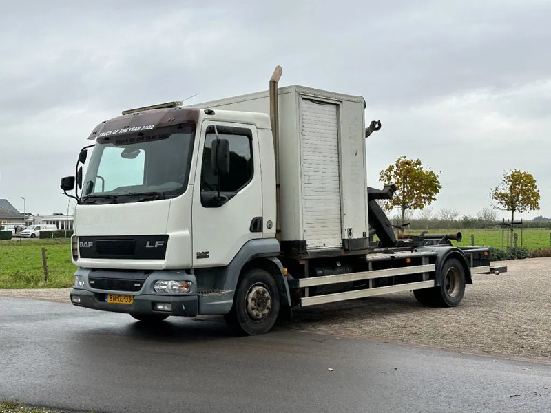 DAF LF 45 180!! HAAKARM/CONTAINER!!MOBILE WORKSHOP!! - Hook lift truck: picture 4 DAF LF 45 180!! HAAKARM/CONTAINER!!MOBILE WORKSHOP!! - Hook lift truck: picture 4