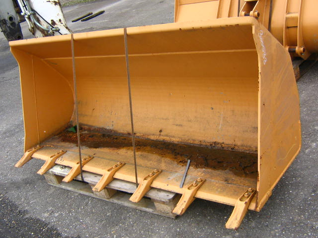 CNH Unknown - - Loader bucket: picture 1 CNH Unknown - - Loader bucket: picture 1