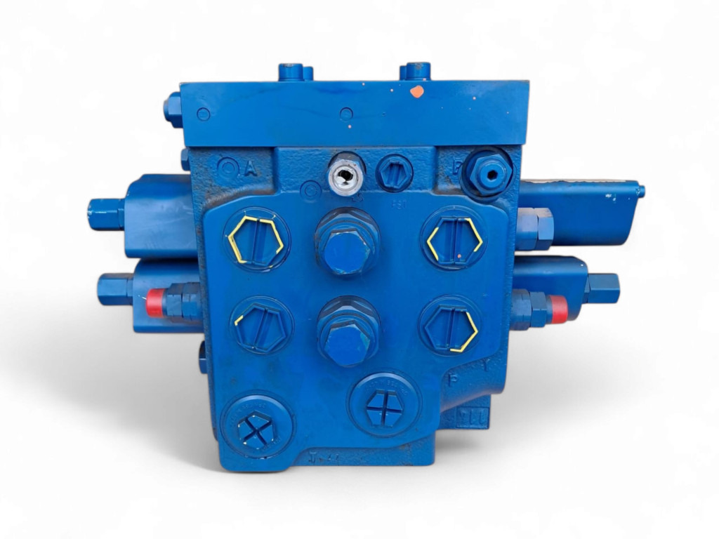 Case 87310589 - 87450853 - Hydraulic valve for Construction machinery: picture 1 Case 87310589 - 87450853 - Hydraulic valve for Construction machinery: picture 1