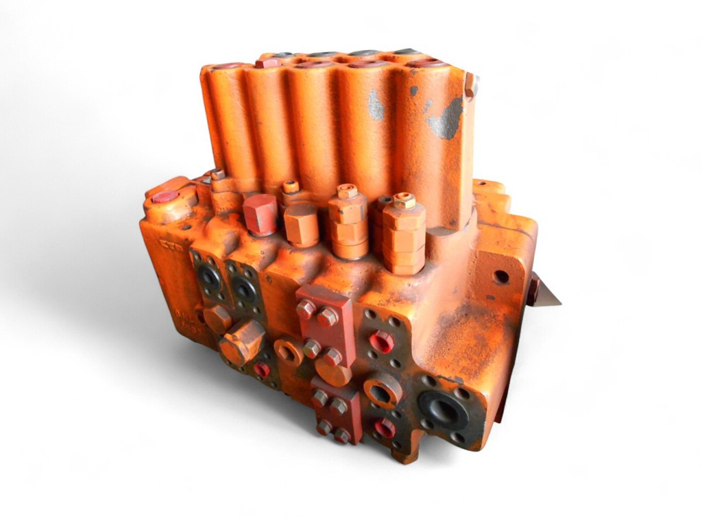 Hitachi 4221837 - 4178811 - Hydraulic valve for Construction machinery: picture 2 Hitachi 4221837 - 4178811 - Hydraulic valve for Construction machinery: picture 2