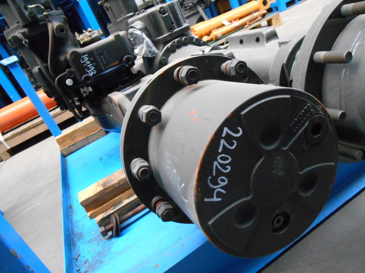 Hitachi 4457334 - 4472020106 - Rear axle for Construction machinery: picture 4 Hitachi 4457334 - 4472020106 - Rear axle for Construction machinery: picture 4