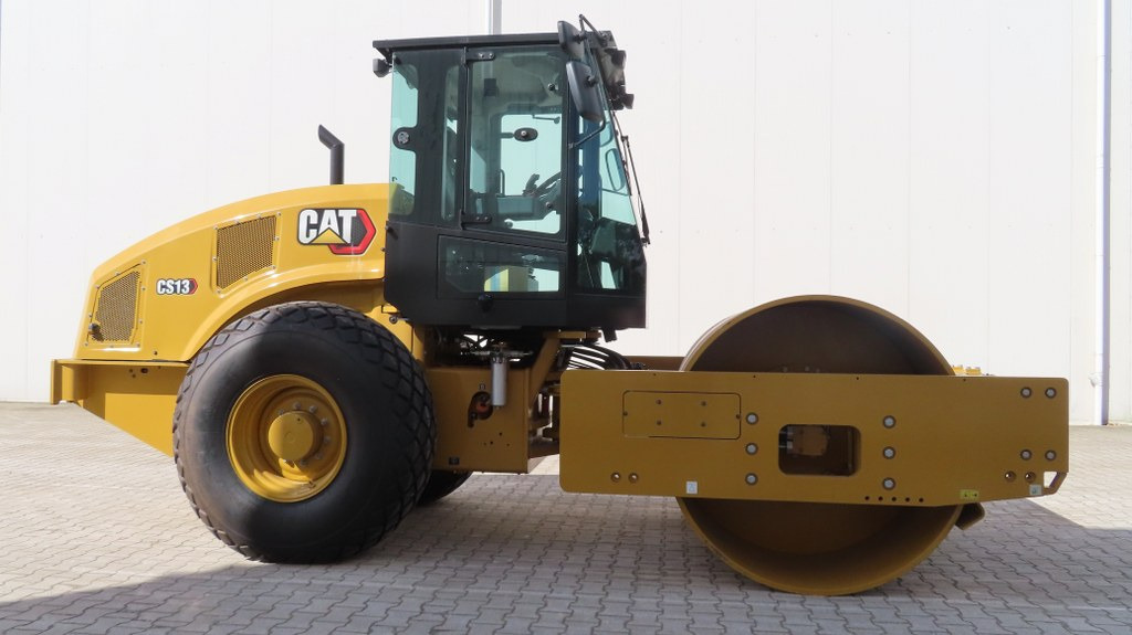 Caterpillar CS13 - Compactor: picture 1 Caterpillar CS13 - Compactor: picture 1